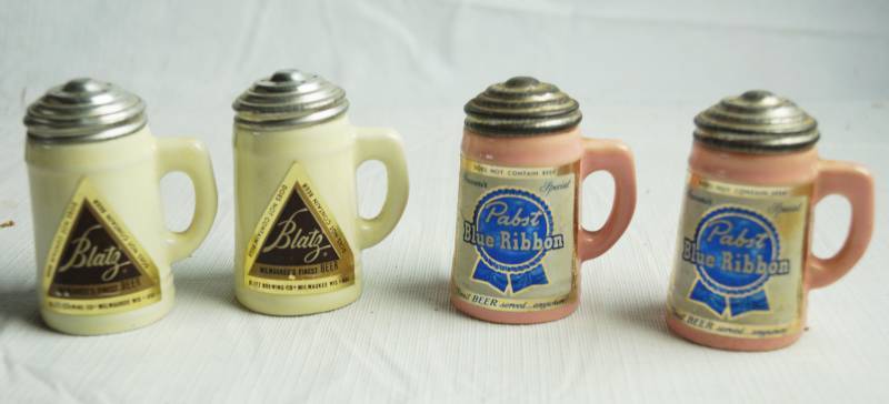 lot 1675 image: Lot of 2 Vintage Salt and Pepper Shaker Set - Blatz Beer and Pabst Blue Ribbon - Colored Glass Shakers