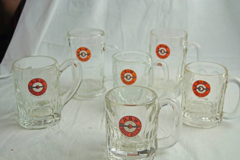 lot 1683 image: Lot of 6 VIntage A&W Rootbeer Mugs - Old Arrow Style Logo WOW