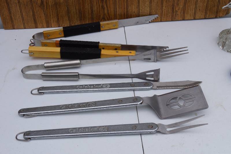 lot 1715 image: Lot of Caphalon Grill Tools - Look new