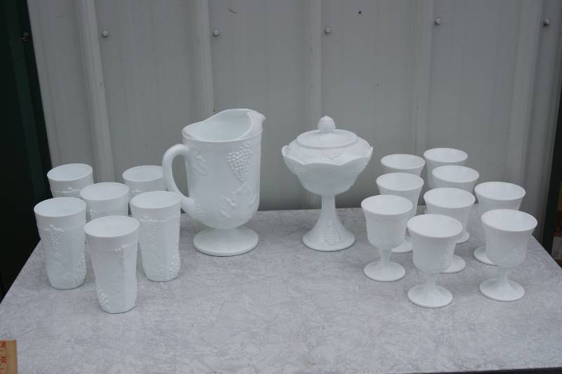lot 1716 image: Gorgeous Lot of Milk Glass - This is the good-quality stuff