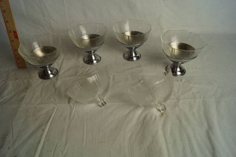 lot 1723 image: Set of 4 Custard Dishes - Metal Bases with Beautiful Glass Dish Inserts (two extra inserts for a total of 6 Glass dishes and 4 metal bases)