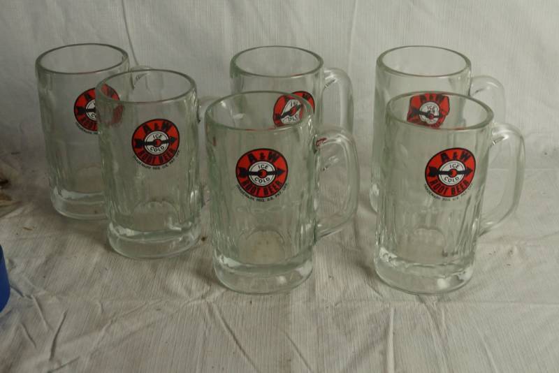 lot 1725 image: 6 Old A&W Root Beer Mugs