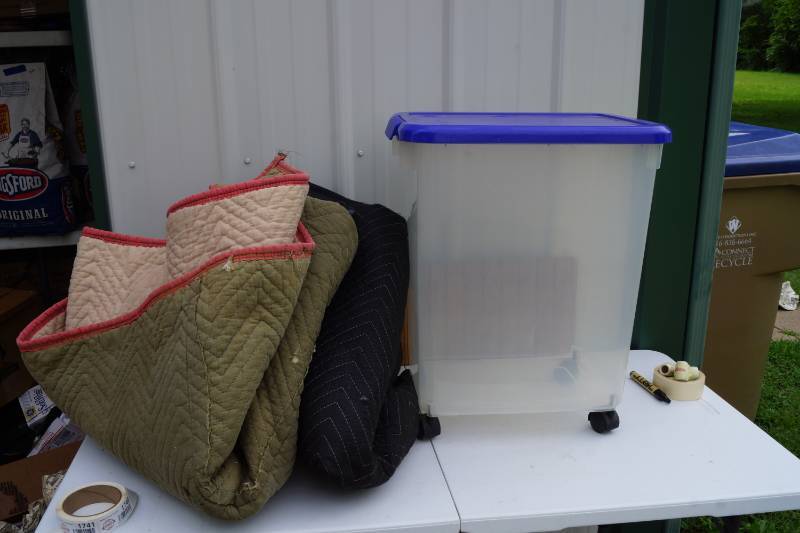 lot 1739 image: Moving Blankets and Storage Container
