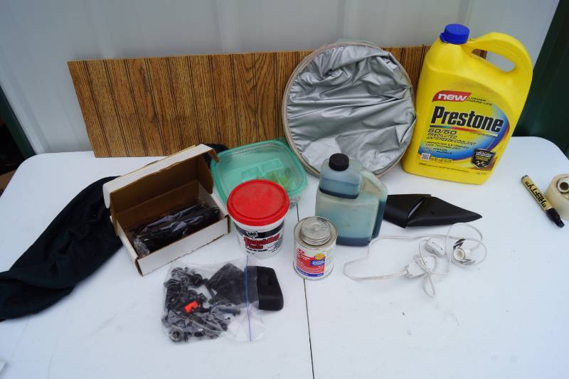 lot 1740 image: Lot of Garage Items