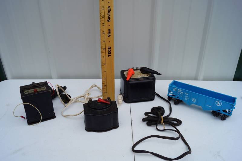 lot 1746 image: 90 Watt Lionel 1033 Multi-Control Transformer (3) Different and a Train Car
