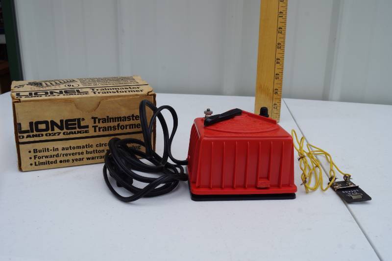 lot 1747 image: Lionel Train Transformer in Box