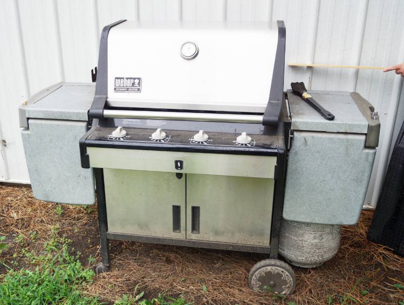 lot 1019 image: Weber Gas Grill w Cover and Accessories Nice and Clean
