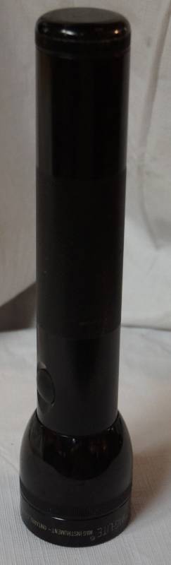 lot 1804 image: Mag-Lite Flashlight