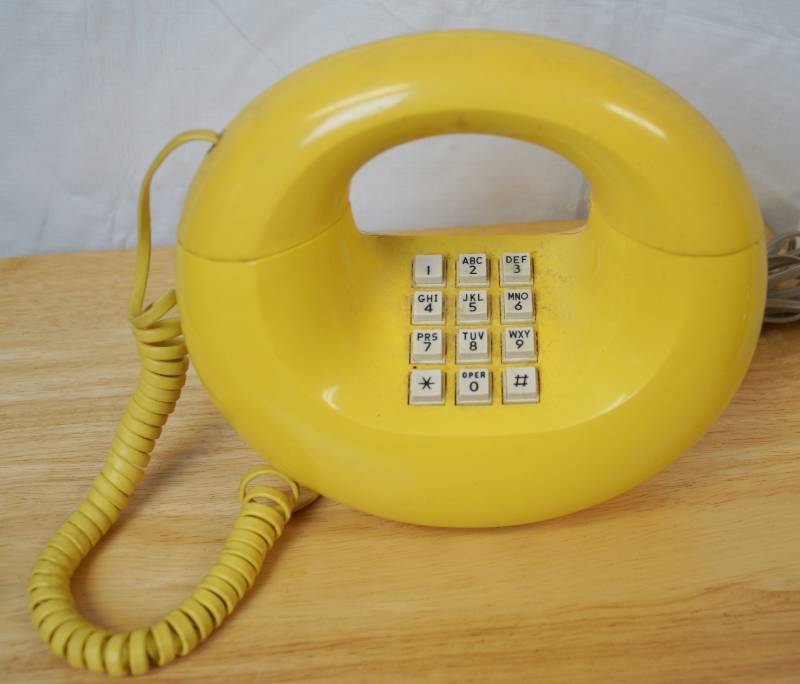 lot 1811 image: Vintage Unique Yellow Donut Phone - Very Cool