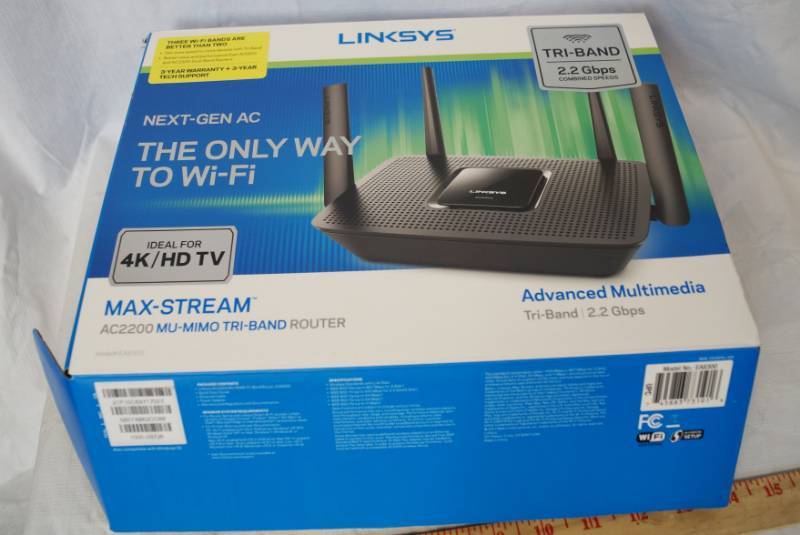 lot 1831 image: Linksys Max Stream Tri-Band Router