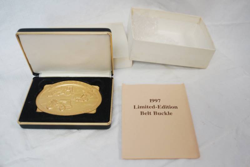 lot 1848 image: Vintage Limited Edition John Deere Belt Buckle wOriginal Box 1997