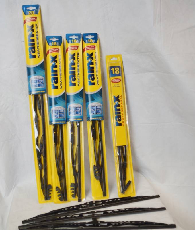 lot 1853 image: Lot of Misc. Windshield Wiper Blades - NEW 18 and 20 see pics