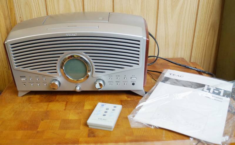lot 1860 image: TEAC CD Radio Receiver w remote and manual - Sounds GREAT