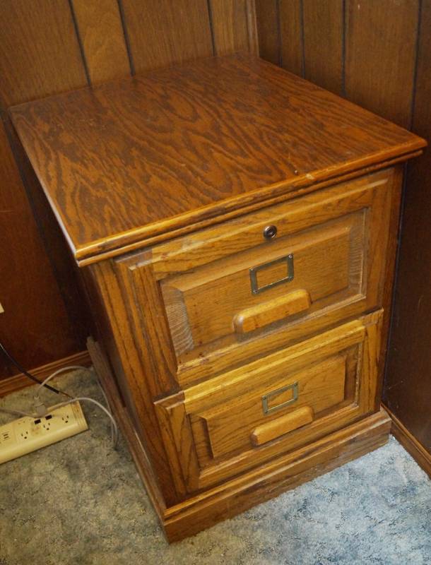 lot 1912 image: Vintage Wood 2 Drawer Filing Cabinet - Great piece of furniture