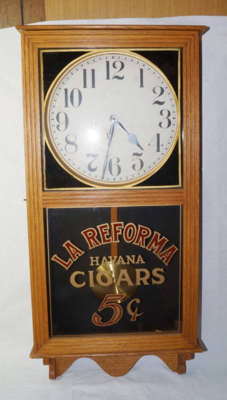 lot 1947 image: Vintage Unique Rare LA Reforma Havana Cigars Wall Clock - Rare Item