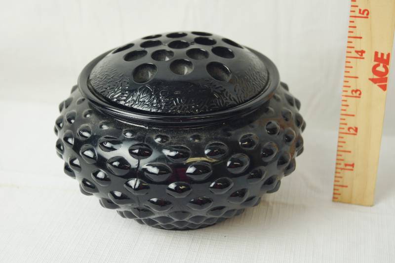 lot 1986 image: Vintage Unique Glass Flower Bowl - Rare Find Red Colored w Lid Flower Arrangement Holder