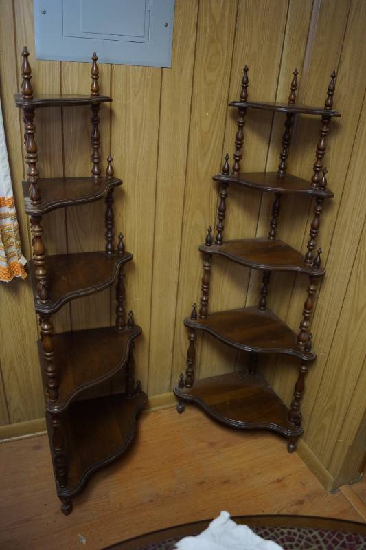 lot 1991 image: Pair of 2 Wooden Corner Shelves - Beautiful Shelves to Set Your Pretties On