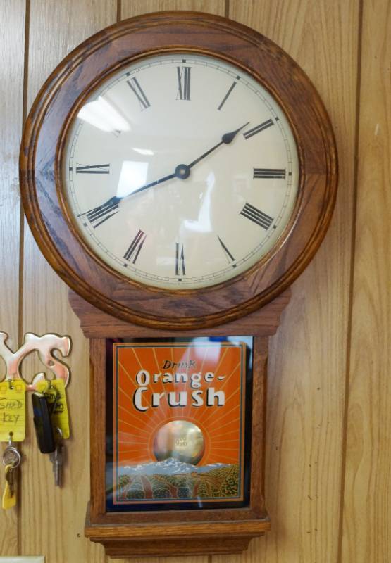 lot 1996 image: Unique Rare Orange Crush Wall Clock - works great