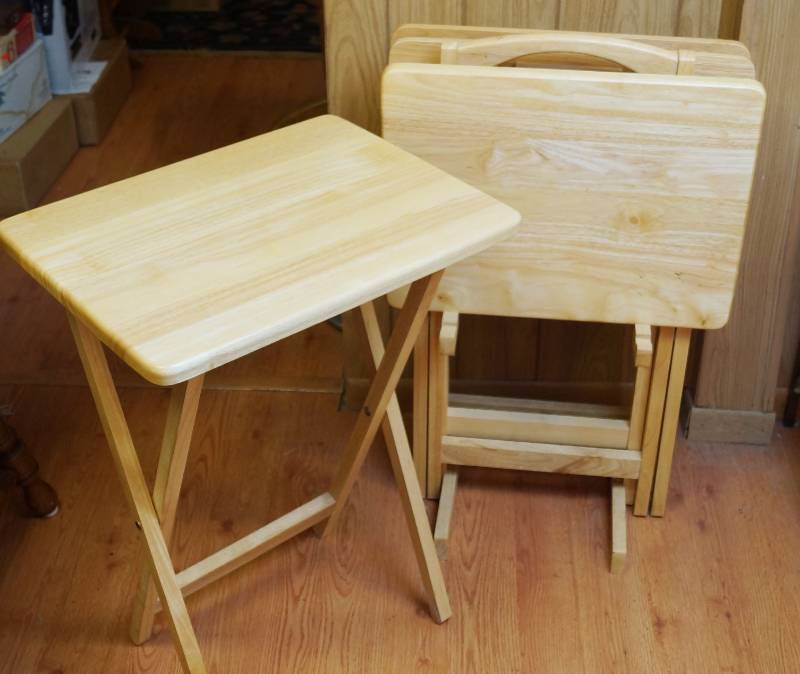 lot 2002 image: Set of Oak TV Trays w Storage Rack