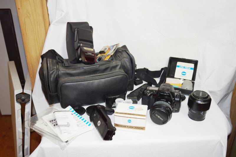 lot 2008 image: Minolta 35mm Film Camera - Everything you need for great pictures - FILM, flash, bag,cleaners and more Its all here