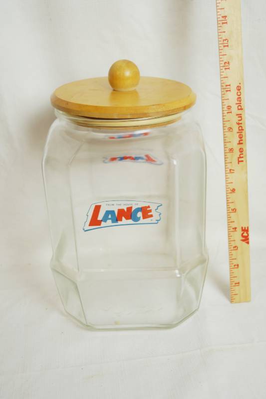lot 2104 image: Vintage Lance Snack Container w wooden lid