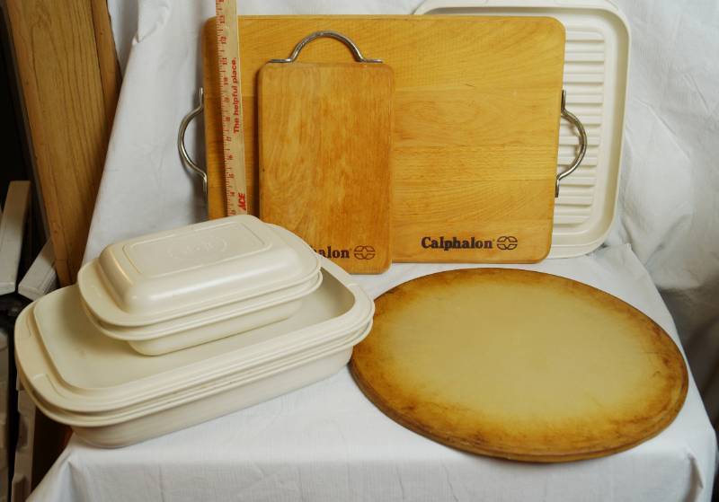 lot 2106 image: Caphalon Wooden Cutting Boards, Pampered Chef Pizza Stone & Microcooker set