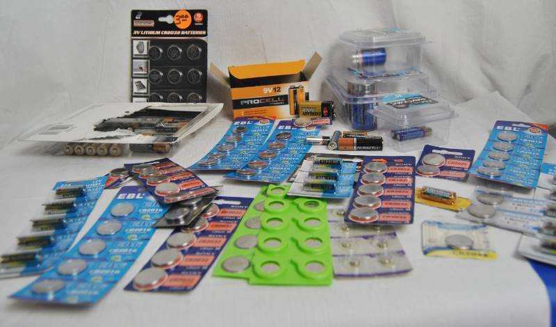lot 2129 image: Lot of Misc. Batteries - Very Handy