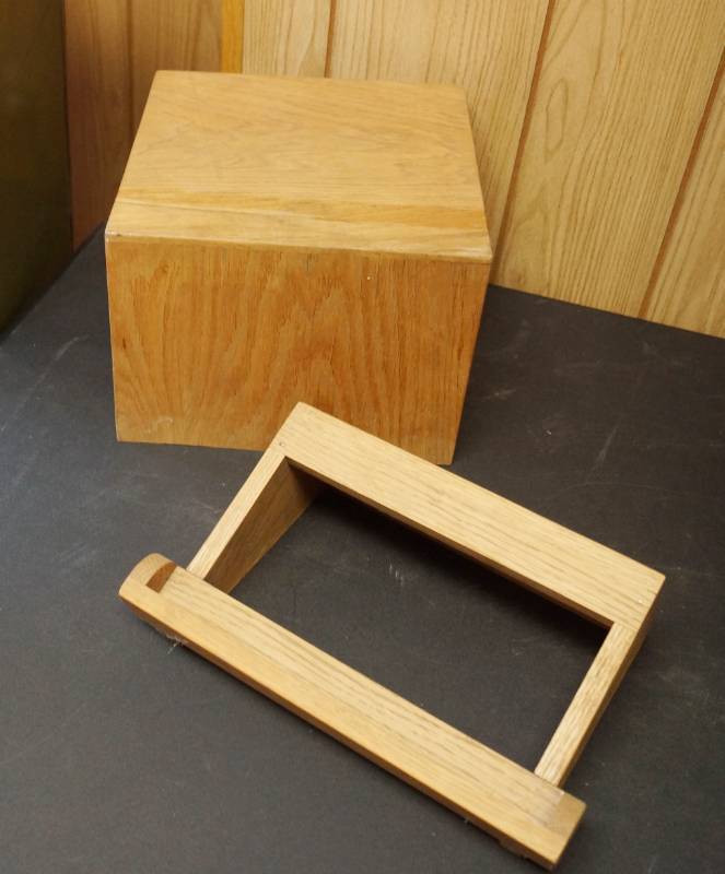 lot 1894 image: Lot of Wooden Display Items