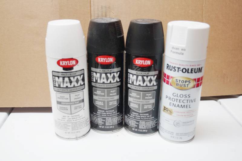 lot 2034 image: Lot of Spray Paint