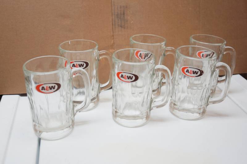lot 2042 image: Lot of 6 Vintage A&W Mugs