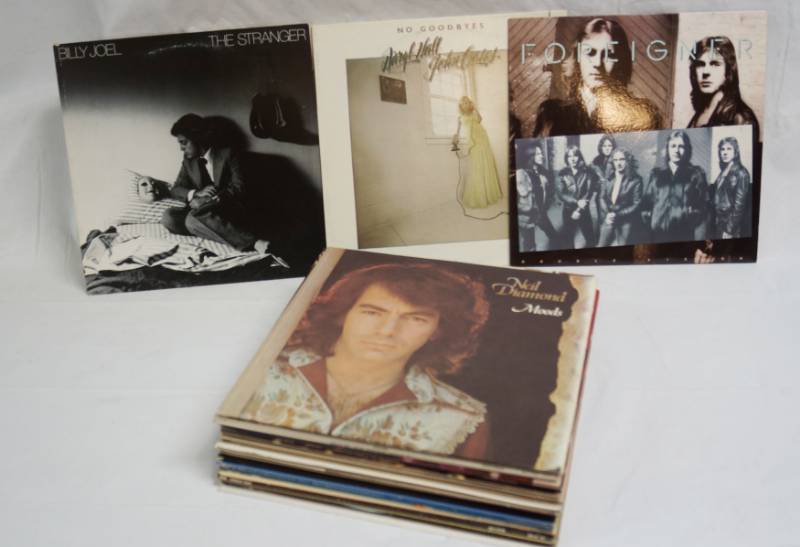 lot 2069 image: Huge Lot of Various Vinyl Albums- Classic Rock - See Photos for Titles