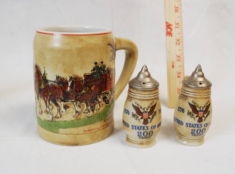 lot 2080 image: Budweiser Clydesdale Stein and America Salt and Pepper Shakers Ceremarte