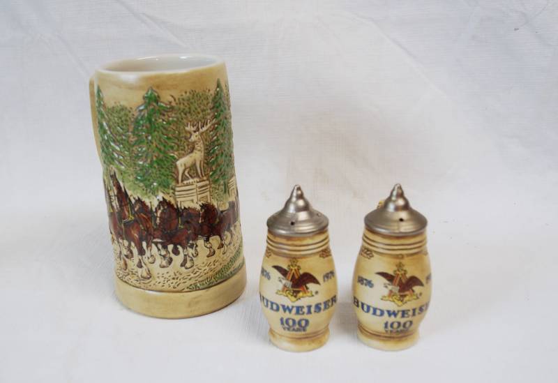 lot 2081 image: Budweiser Clydesdale Stein and America Salt and Pepper Shakers - Ceremarte