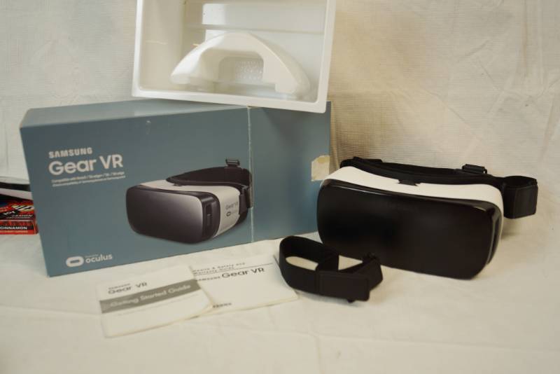 lot 2089 image: Samsung Gear VR Gaming Goggles