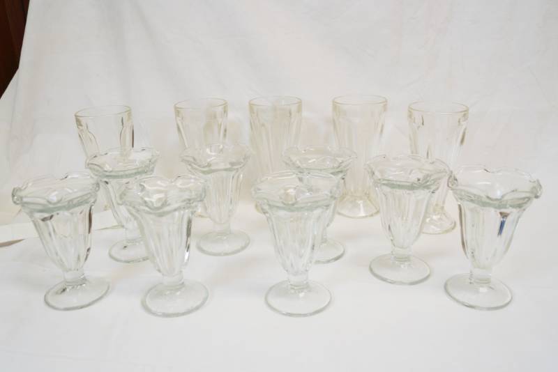 lot 2199 image: Lot of Shake and Sundae Glassware - Pretty Stuff