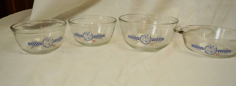 lot 2201 image: Lot of 4 Pillsbury Dough Boy Bakeware