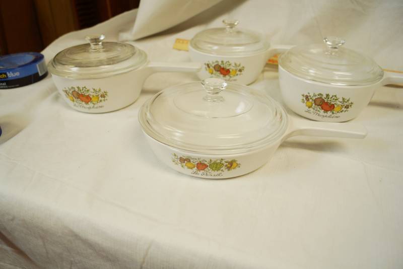 lot 2203 image: Lot of 4 Corningware Cooking Dishes wlids