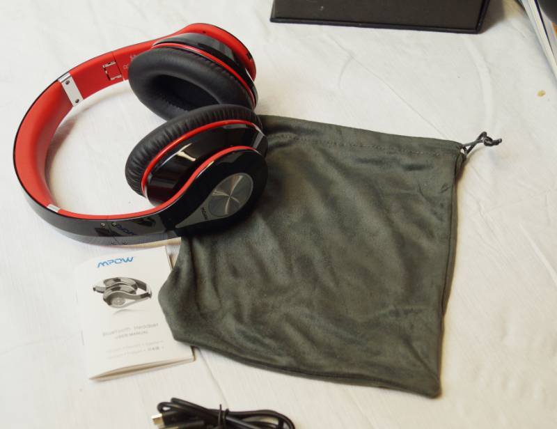 lot 2217 image: MPOW Wireless Headphones - Bluetooth - LIKE NEW