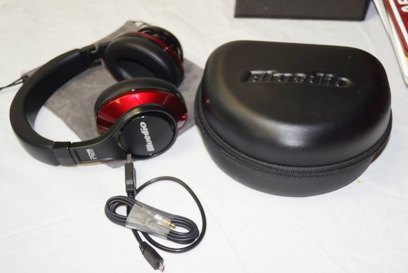 lot 2218 image: Bluedio Headphones wcase Bluetooth - LIKE NEW