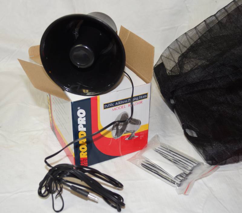 lot 2219 image: Lot of Misc. Items - Door Mesh Screen and More