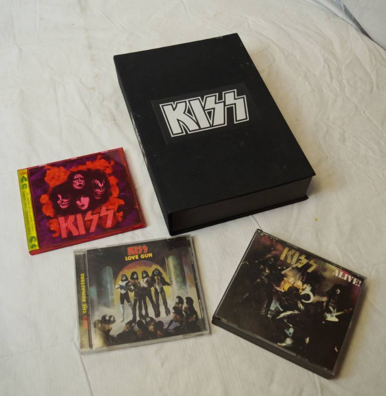 lot 2220 image: Lot of KISS CDs (note - 2 discs from set are missing.) See photos