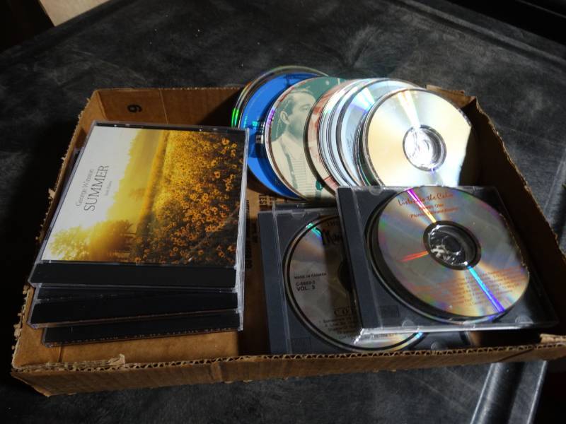 lot 17604 image: Lot of various CDs.