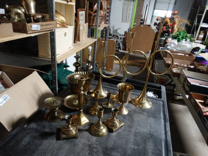 lot 17606 image: Large lot of various brass decor.