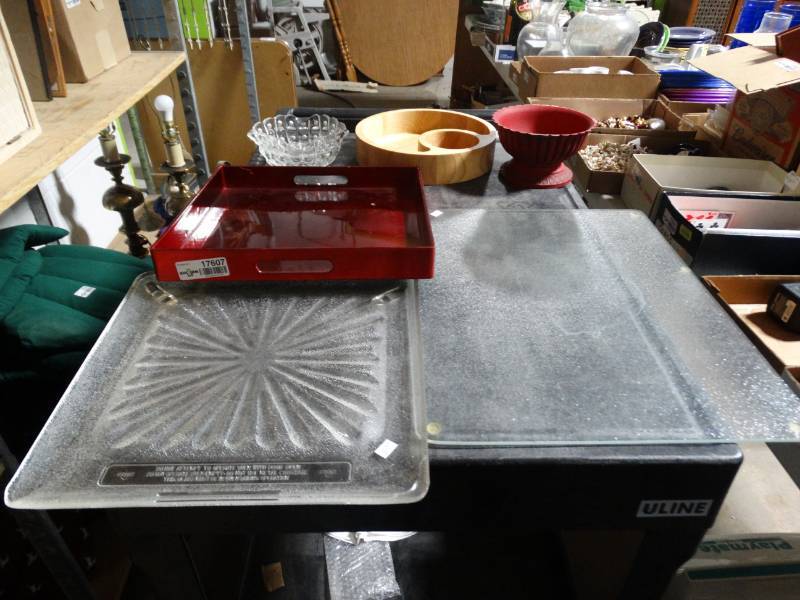 lot 17607 image: Lot of cutting boards, bowl & decor tray.