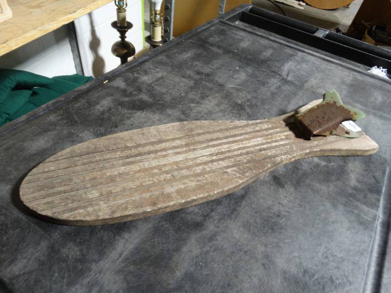 lot 17609 image: Fish cleaning board.