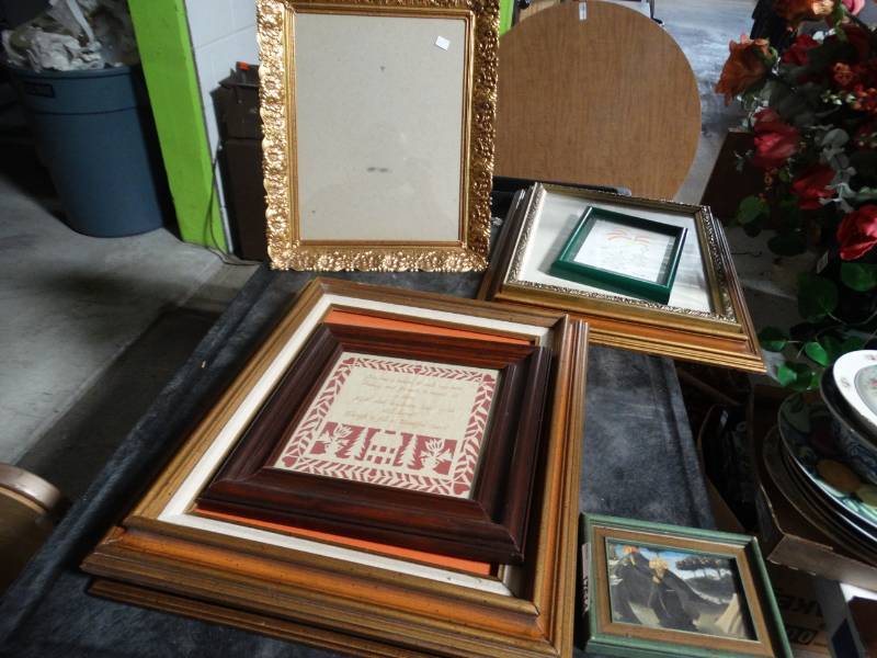 lot 17614 image: Lot of various wall artpicture frames.