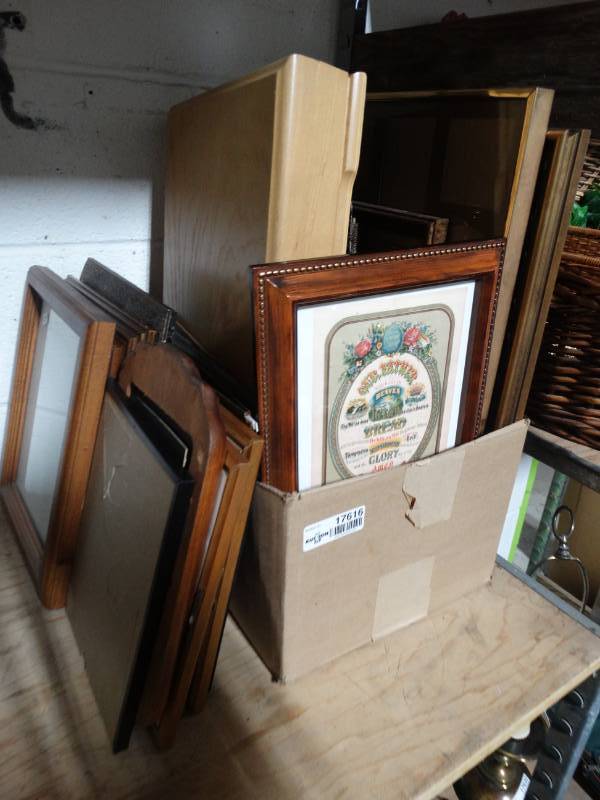 lot 17616 image: Lot of various picture frames.