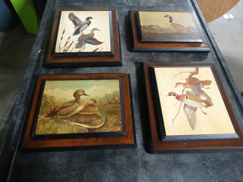 lot 17623 image: Lot of 4 wall arts.