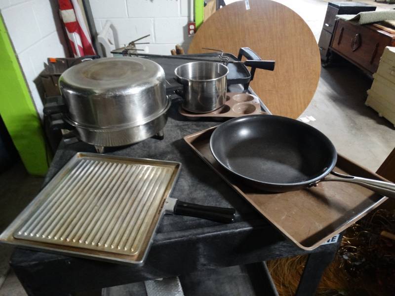 lot 17626 image: Lot of pots & pans.