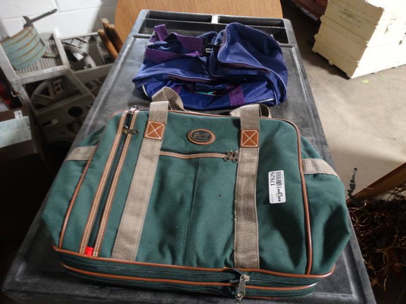lot 17629 image: 2 Travel bags.
